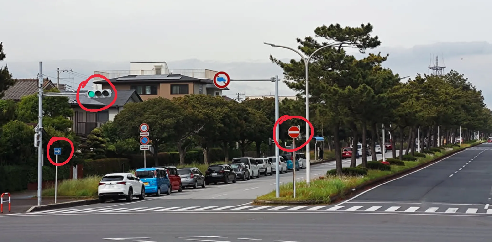 帶有隔離帶的路口